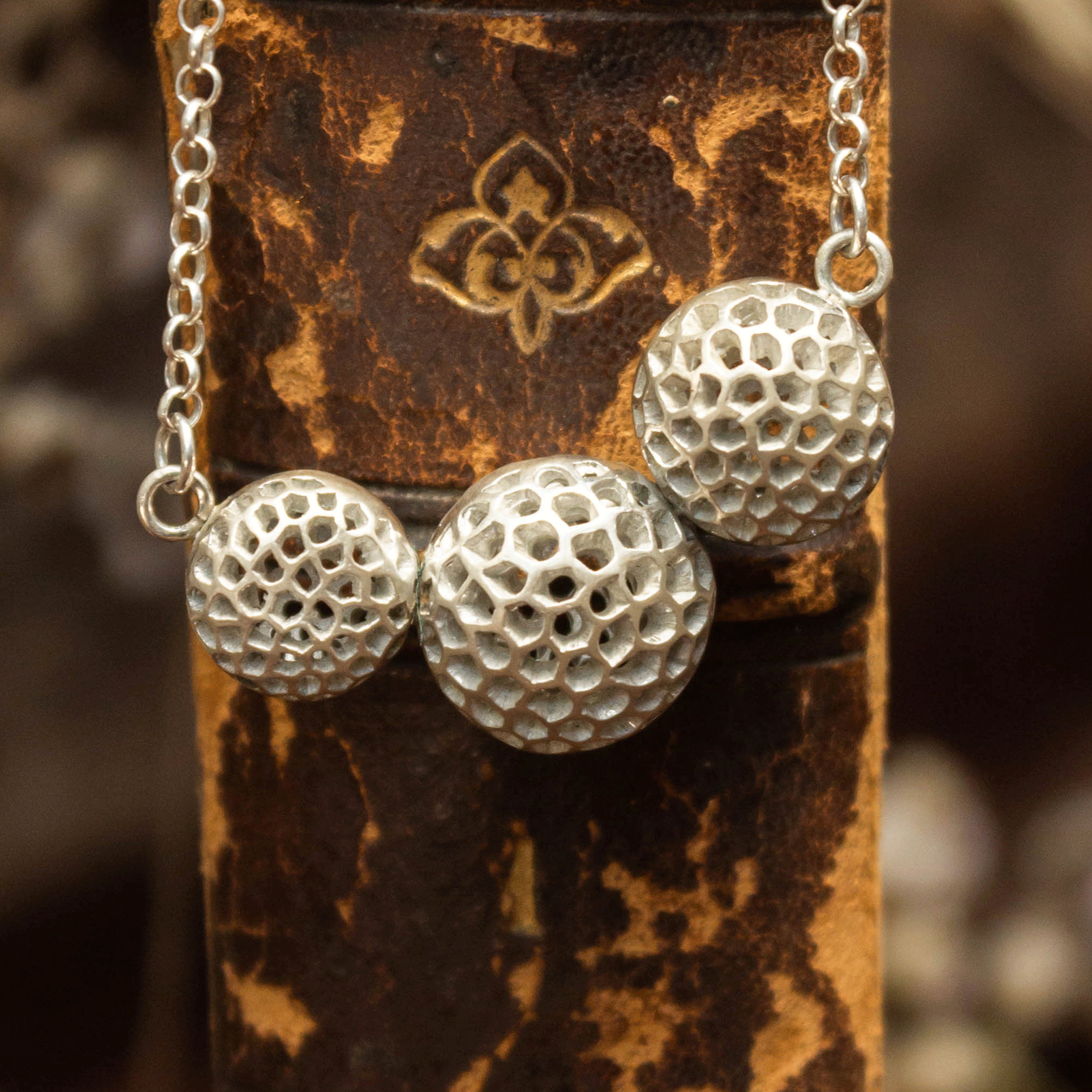 Colgante tres digüeñes