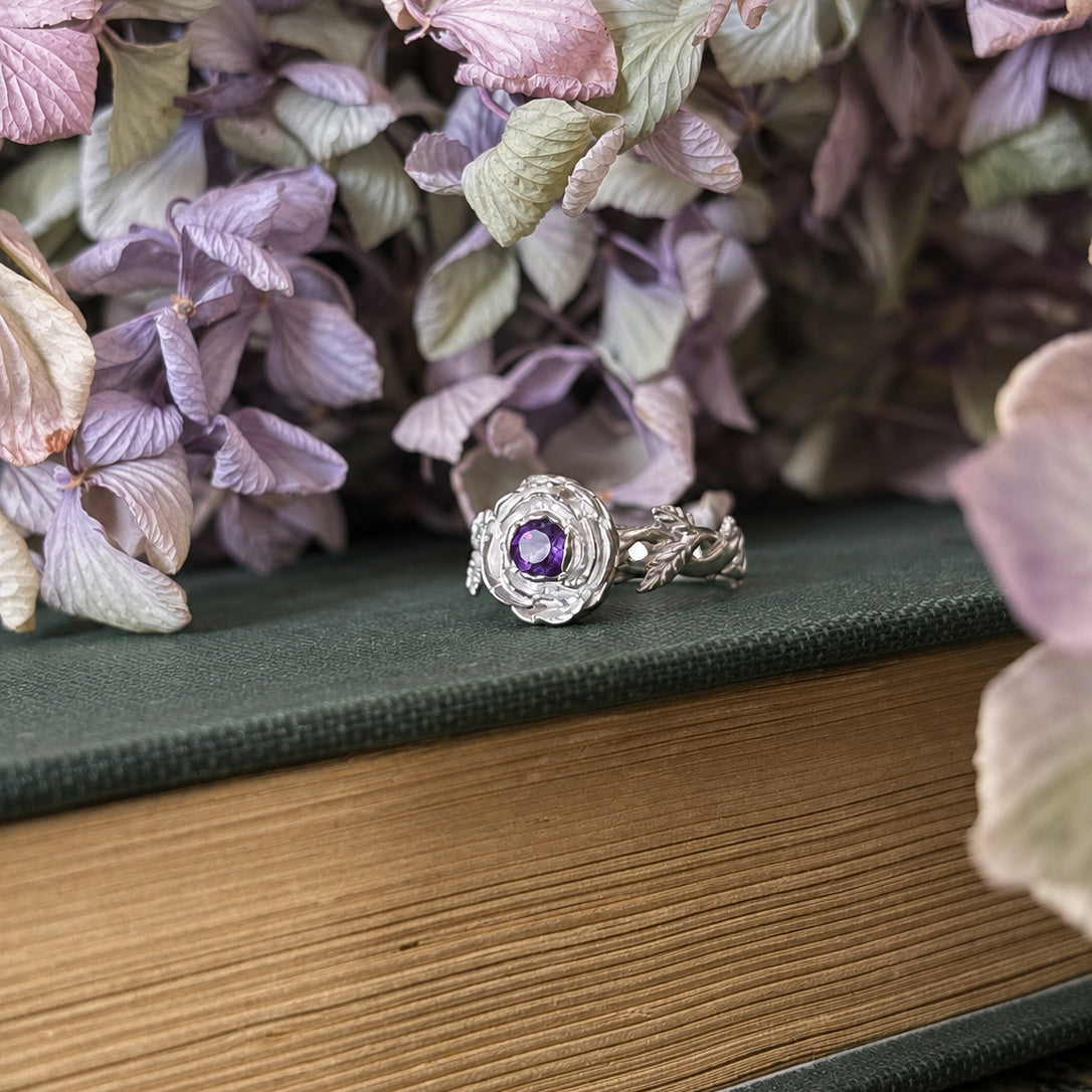 Anillo camelia amatista