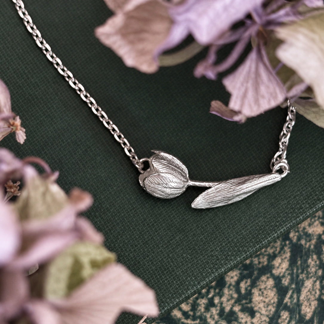 Collar tulipán y hoja