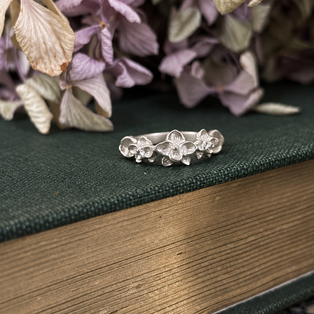 Anillo tres orquídeas