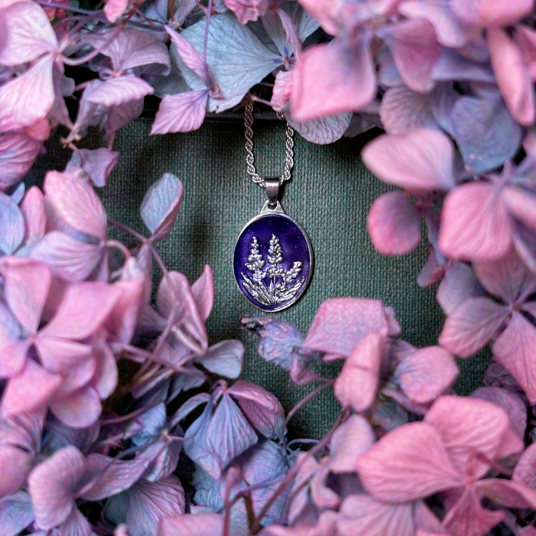 Medallita lavanda morada