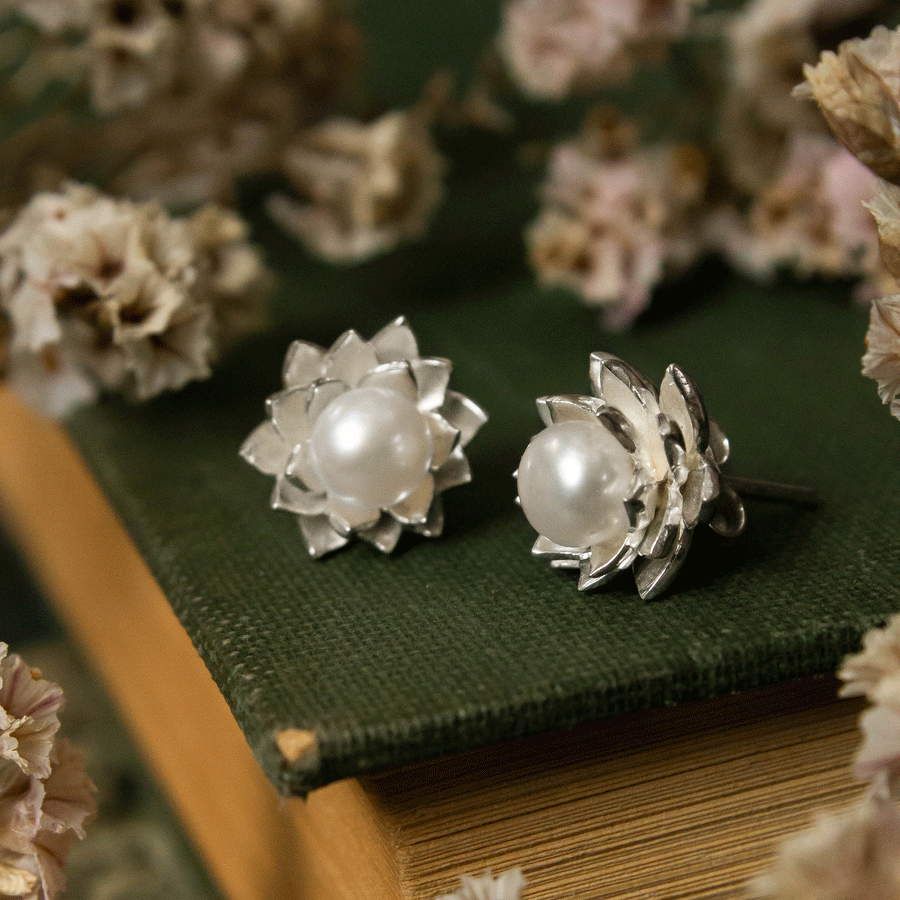 Flor de loto con perlas