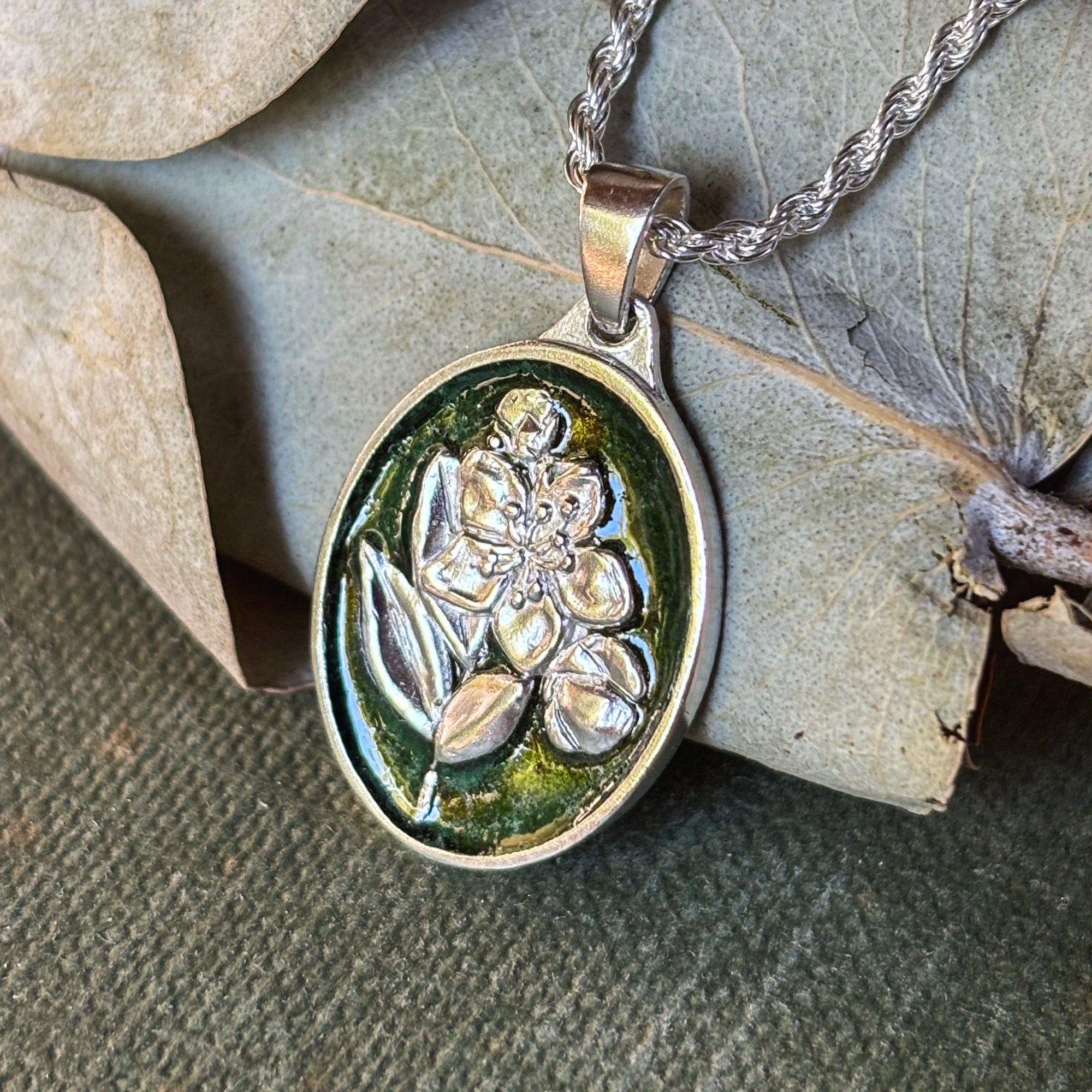 Medallita Arrayán Verde-amarilla