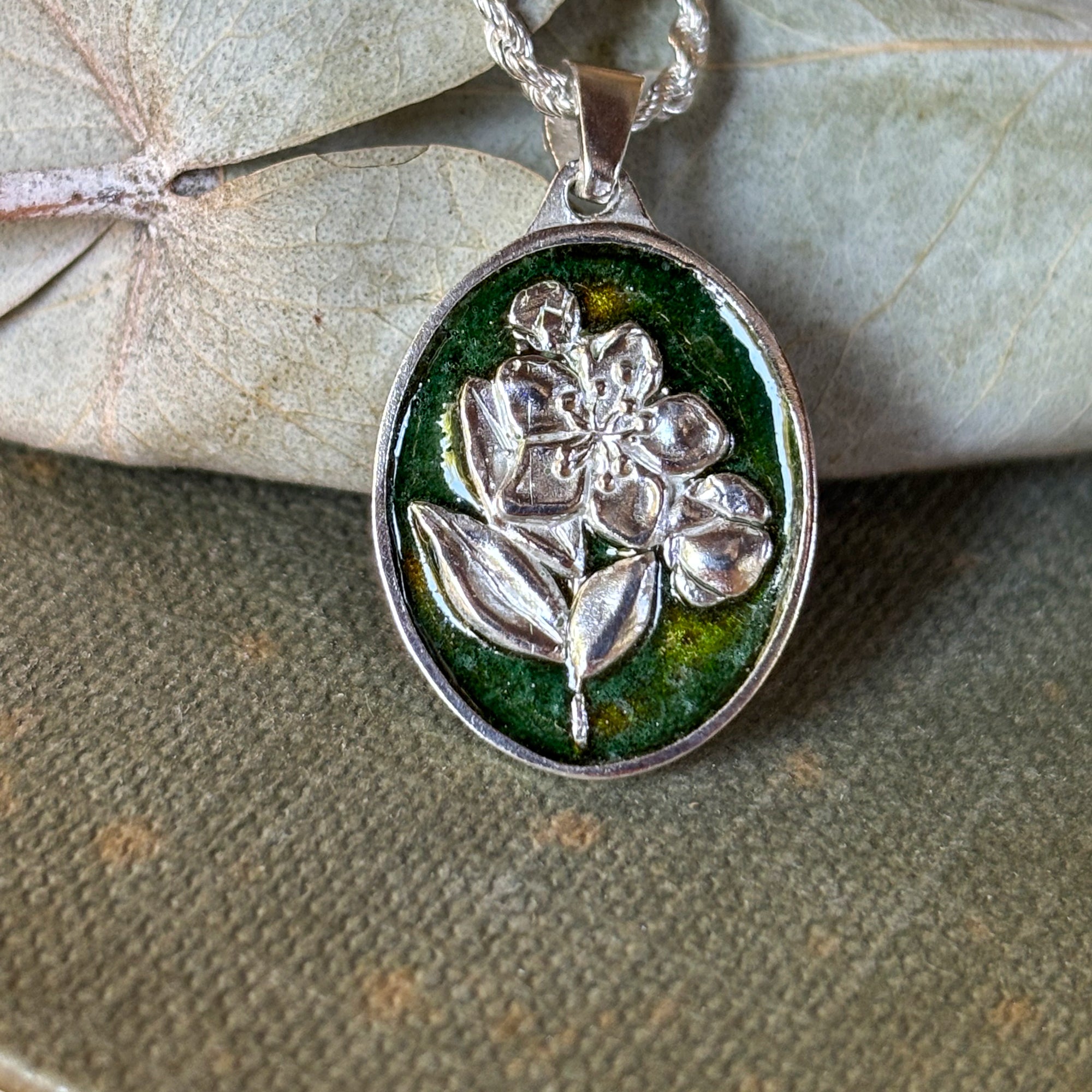 Medallita Arrayán Verde-amarilla